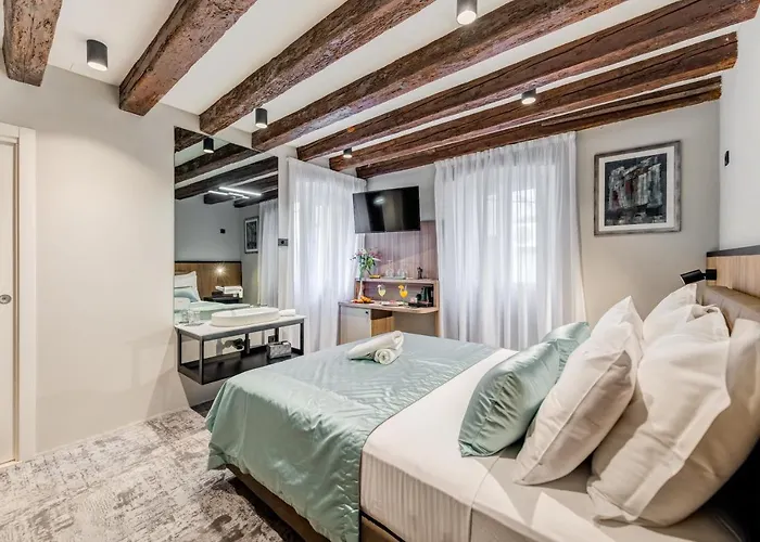 Alojamento de Acomodação e Pequeno-almoço Makarun Heritage Split