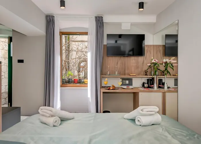 Alojamento de Acomodação e Pequeno-almoço Makarun Heritage Split