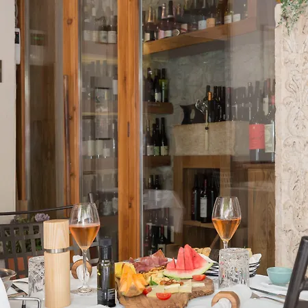 Makarun Heritage Bed & Breakfast 4*